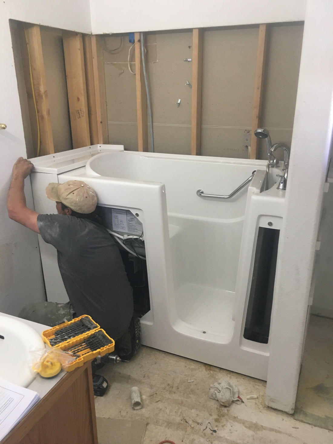 Walk in Tubs May Make Bathrooms Safer For The Elderly